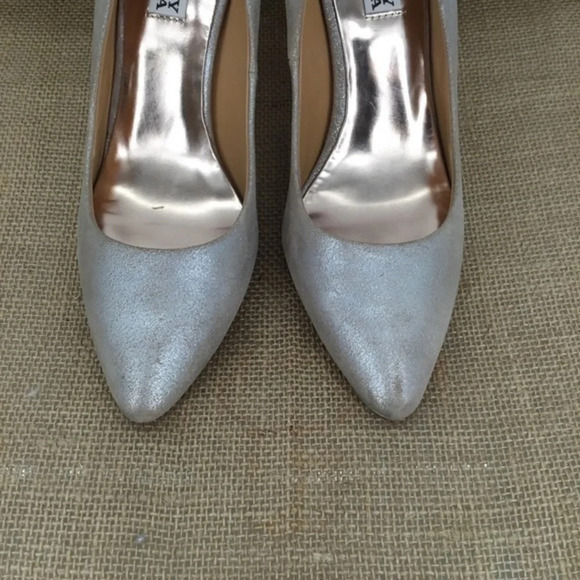 Badgley Mischka Women’s Gold Suede Heel Pump - Picture 5 of 11